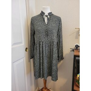 NWT Elegant Floral Dress Size Small Green And Black